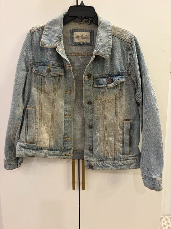 Ashley Vintage Charm Jackets & Blazers - Ashley Vintage Charm Light Wash Distressed Denim Jacket Women's Medium, EUC
